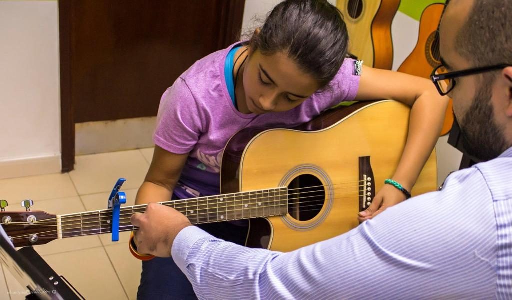 Clases-guitarra-e1686559686319.jpg