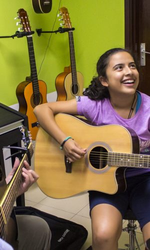 Clase-guitarra-2-scaled.jpg