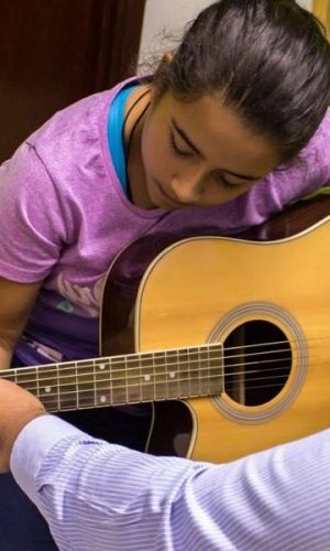 Clases-guitarra-e1686559686319.jpg