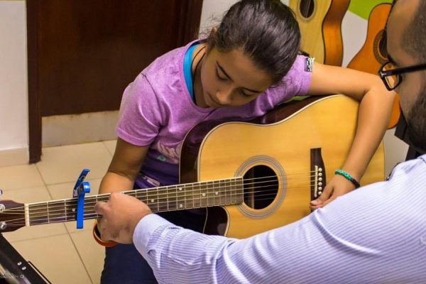 Clases-guitarra-e1686559686319.jpg